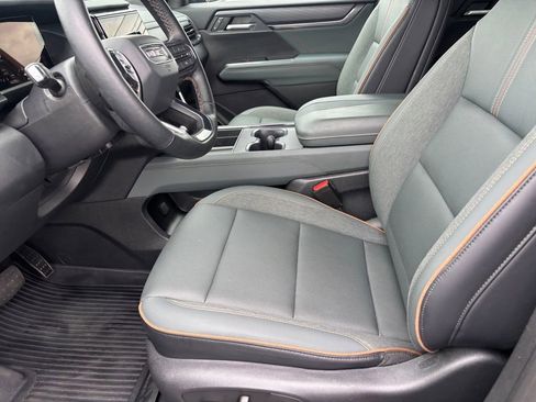 Used 2025 GMC Acadia AT4 w/ LPO, Floor Liner Package AWD/4WD image 10