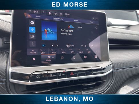 Used 2025 Jeep Compass Latitude w/ Convenience Group AWD/4WD image 13