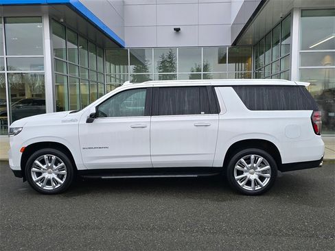 Used 2022 Chevrolet Suburban High Country image 35