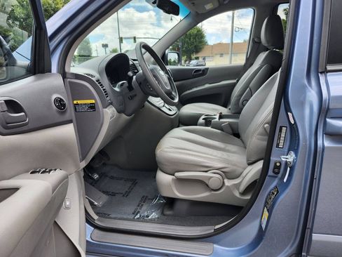 Used 2012 Kia Sedona LX FWD image 4
