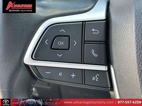 Used 2023 Toyota Highlander XLE AWD/4WD image 27