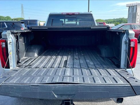 Used 2024 GMC Sierra 3500 Denali Ultimate AWD/4WD image 9