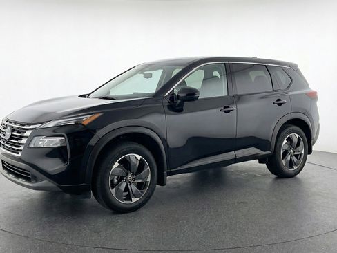 Used 2025 Nissan Rogue SV image 3