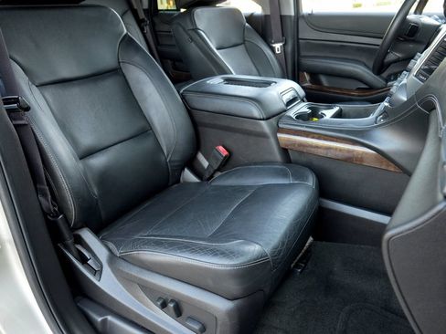 Used 2017 Chevrolet Tahoe LT w/ Luxury Package RWD image 8