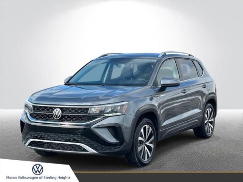 Used 2022 Volkswagen Taos SE image 1