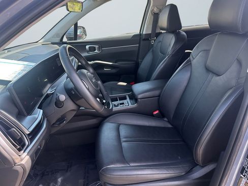 Used 2024 Kia Sorento S FWD image 9