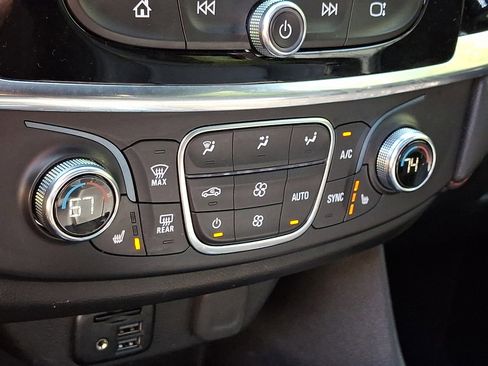 Used 2023 Chevrolet Traverse RS AWD/4WD image 18