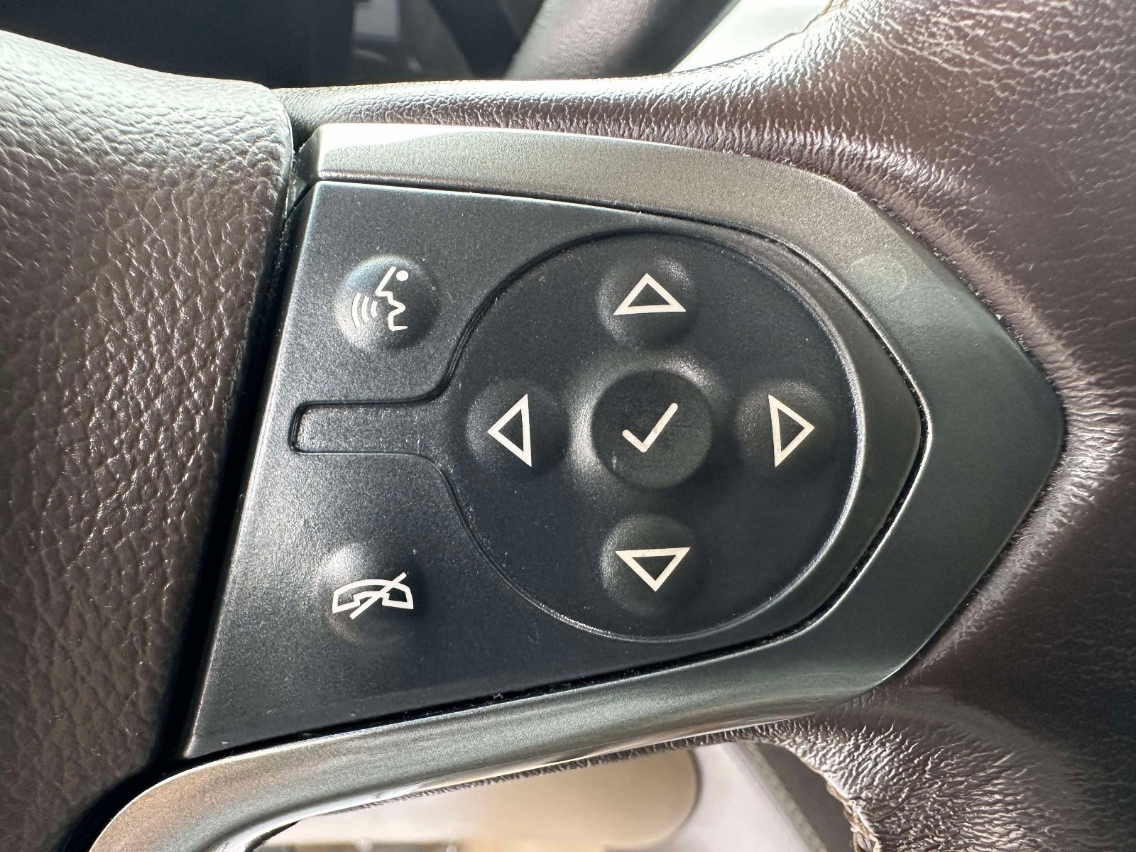 Used 2019 Chevrolet Suburban Premier AWD/4WD image 14