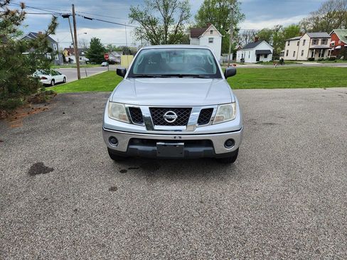 Used 2011 Nissan Frontier SV image 3