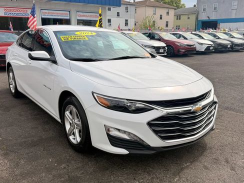 Used 2024 Chevrolet Malibu LT FWD image 2