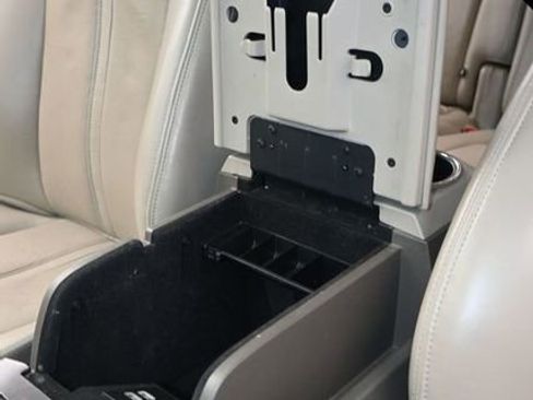 Used 2017 Lincoln Navigator Select image 25