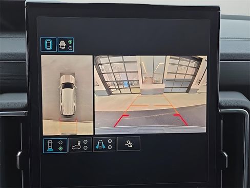 Used 2025 GMC Yukon XL Denali image 27