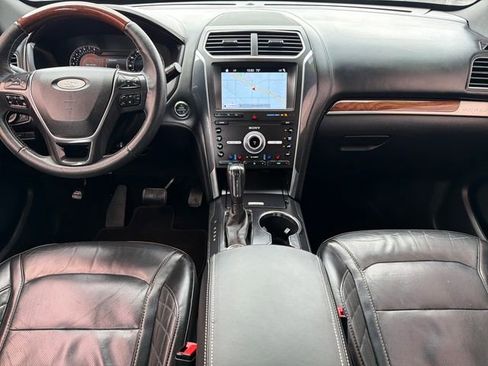 Used 2019 Ford Explorer Platinum AWD/4WD image 9