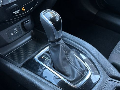 Used 2019 Nissan Rogue Sport S image 20