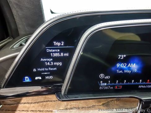 Used 2021 Cadillac Escalade ESV Premium Luxury Platinum w/ Heavy-Duty Trailer Package AWD/4WD image 16