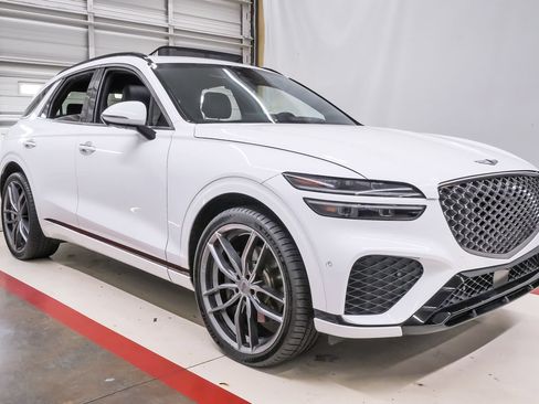 Certified 2022 Genesis GV70 3.5T Sport w/ Sport Prestige Package AWD/4WD image 5