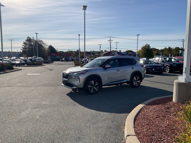 Used 2022 Nissan Rogue Platinum w/ Head-Up Display Package AWD/4WD image 1