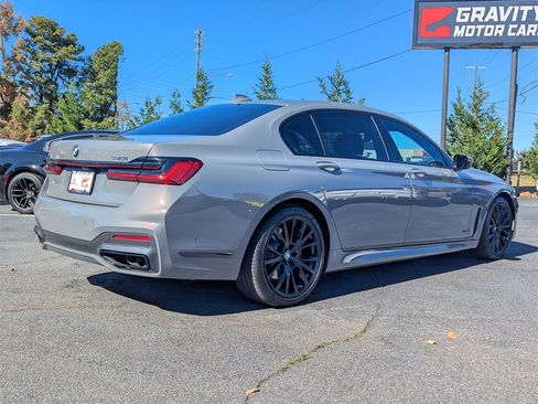 Used 2022 BMW 740i w/ M Sport Package image 4