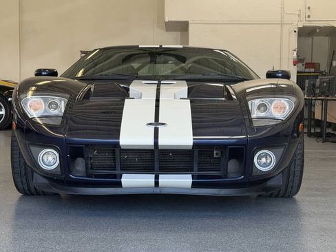 Used 2006 Ford GT RWD image 2