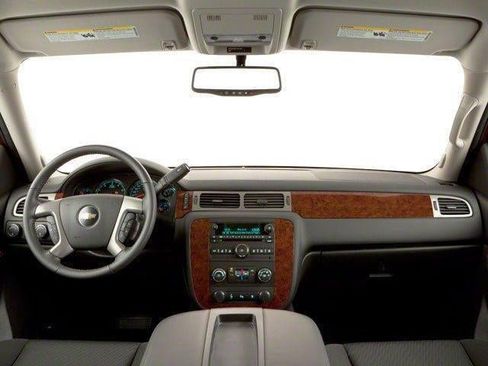 Used 2013 Chevrolet Avalanche LTZ AWD/4WD image 7