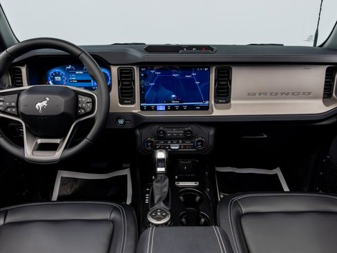 Used 2025 Ford Bronco Outer Banks AWD/4WD image 44
