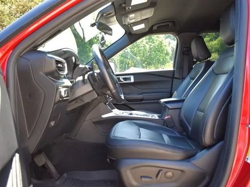 Used 2020 Ford Explorer XLT w/ Equipment Group 202A AWD/4WD image 10