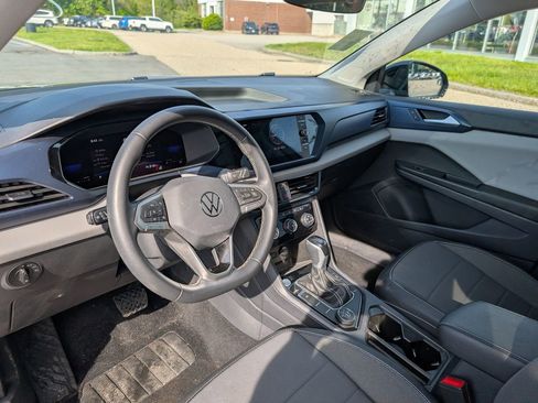 Used 2023 Volkswagen Taos SE AWD/4WD image 18