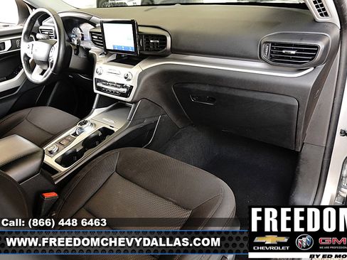 Used 2023 Ford Explorer XLT AWD/4WD image 8