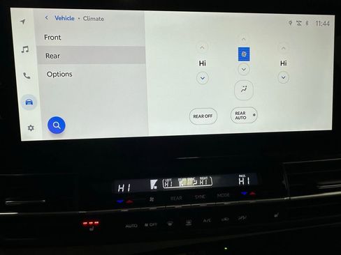 Used 2025 Toyota Sienna XLE image 32