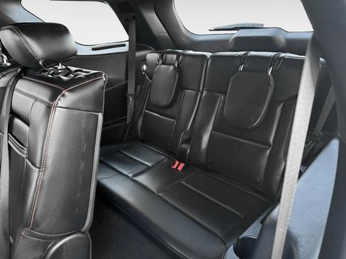 Used 2025 Ford Explorer ST-Line w/ ST-Line Street Pack image 26