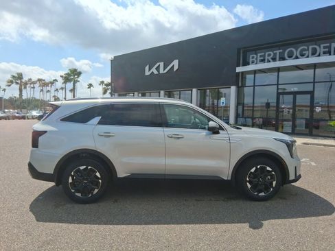 New 2026 Kia Sorento S w/ S Panoramic Sunroof Package FWD image 3