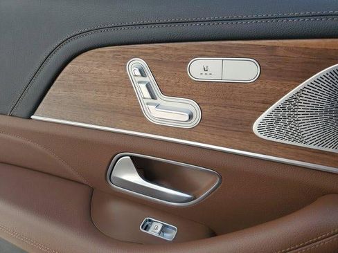 Used 2025 Mercedes-Benz GLS 450 4MATIC image 12