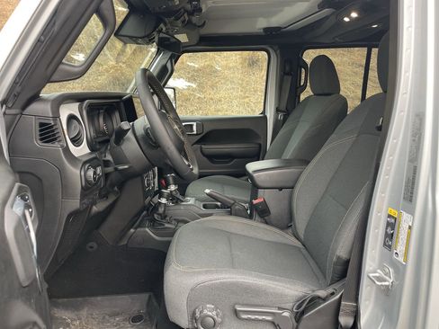 Used 2024 Jeep Wrangler Sport S image 10