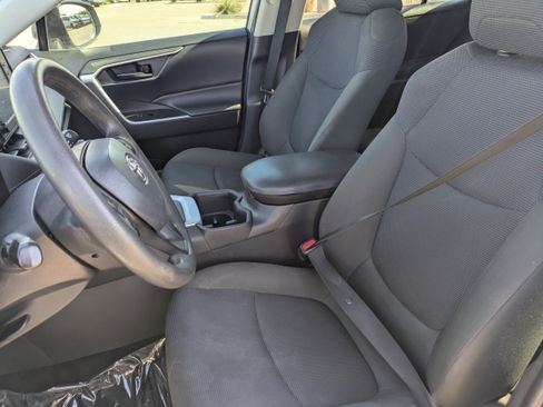 Used 2022 Toyota RAV4 LE w/ Carpet Mat Package (TMS) FWD image 26