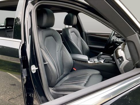 Used 2020 BMW 530i xDrive w/ Premium Package AWD/4WD image 8