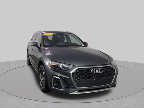 Used 2023 Audi Q5 2.0T Premium w/ Convenience Package AWD/4WD image 3