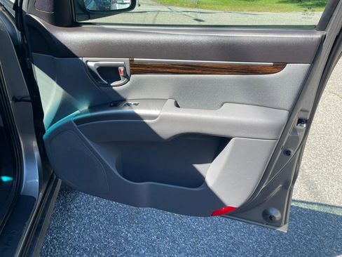 Used 2011 Hyundai Santa Fe GLS image 10