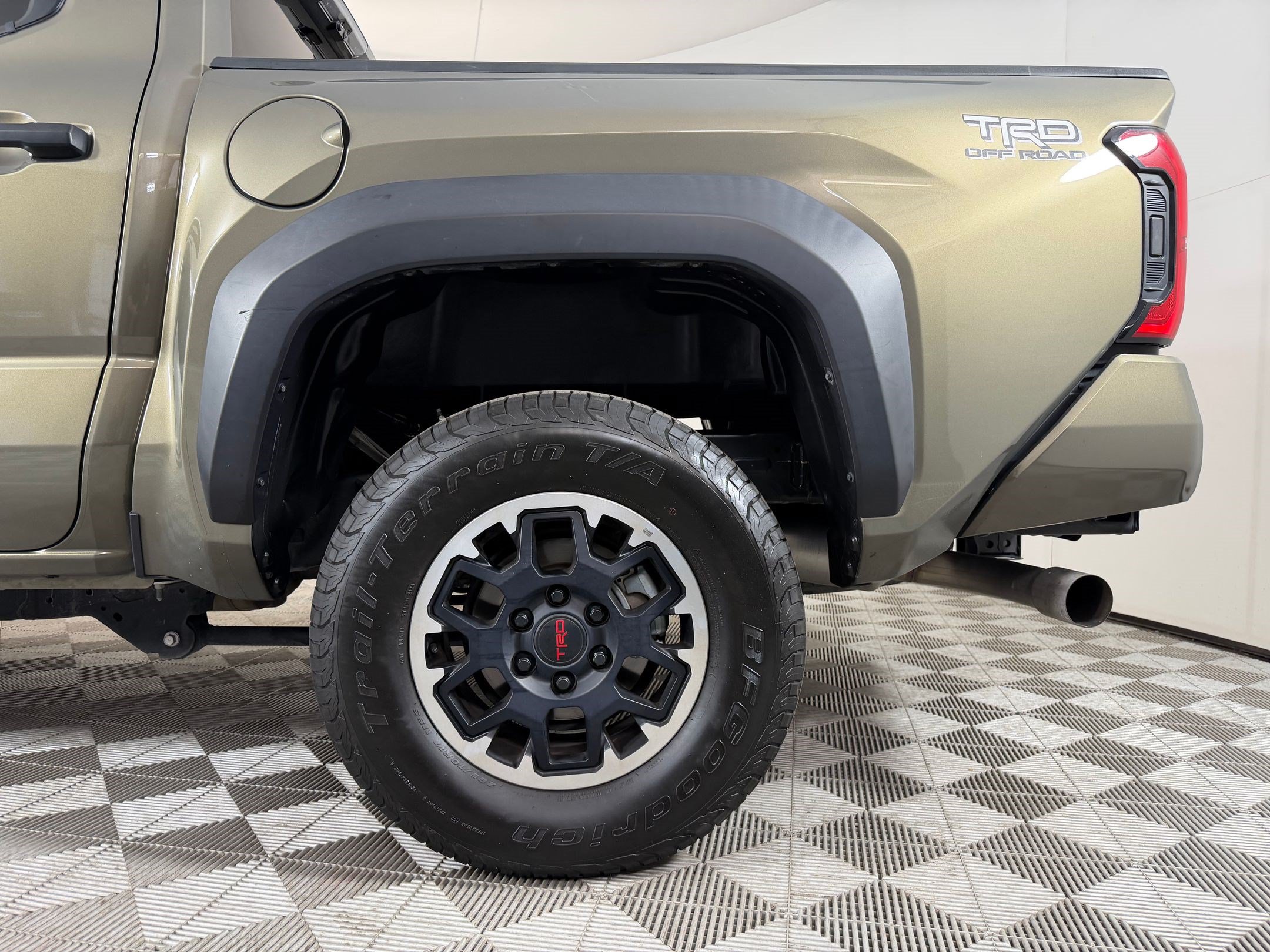 Used 2024 Toyota Tacoma TRD Off-Road w/ TRD Off Road Premium Package AWD/4WD image 12