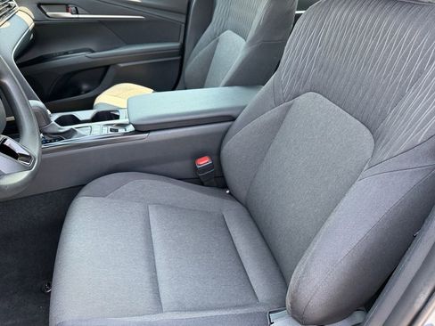 Used 2025 Toyota Camry LE image 10