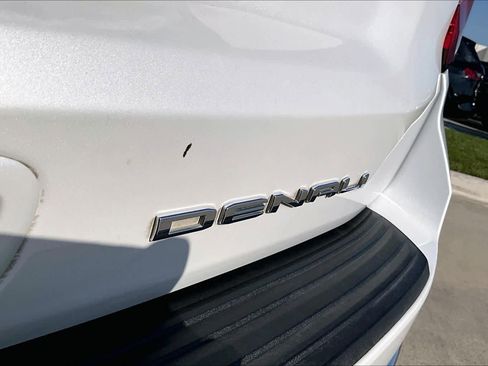Used 2021 GMC Yukon Denali w/ Denali Premium Package AWD/4WD image 9
