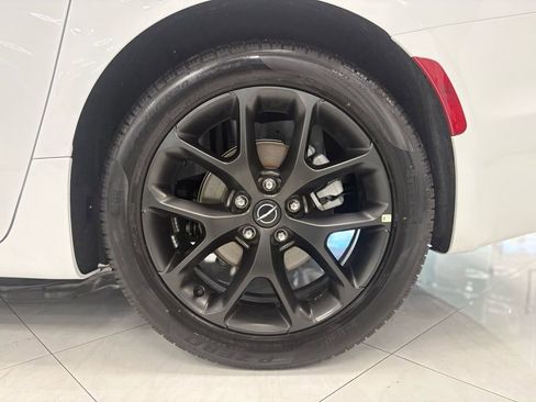 Used 2026 Chrysler Pacifica Limited w/ S Appearance Package image 48