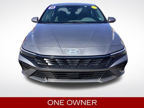 Used 2025 Hyundai Elantra SEL image 3