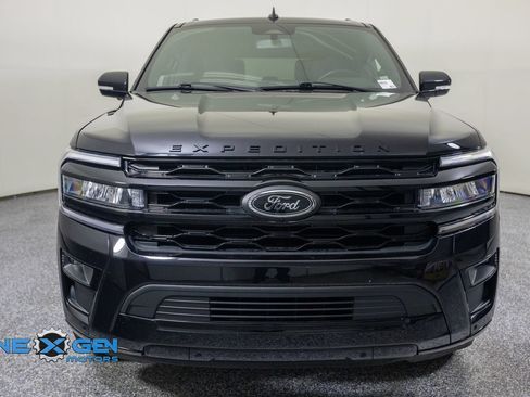 Used 2024 Ford Expedition Limited AWD/4WD image 2