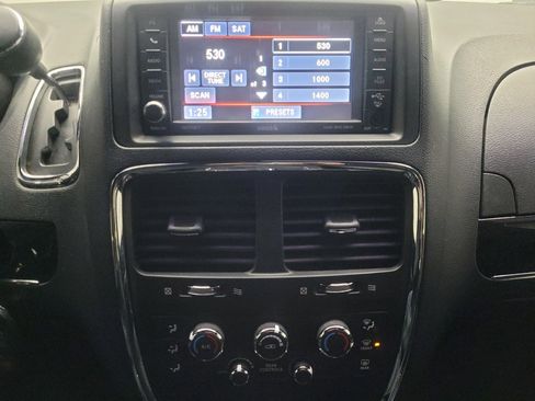 Used 2016 Dodge Grand Caravan SXT image 25