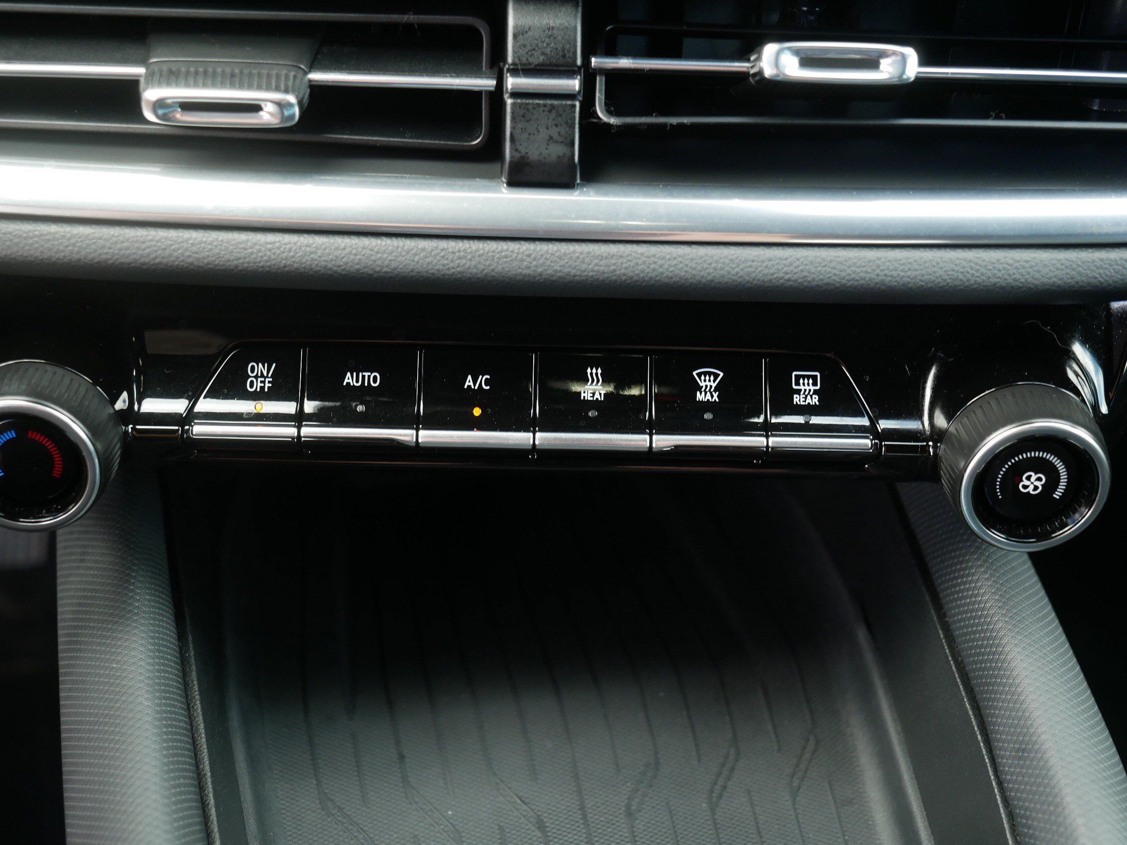 Used 2024 Chevrolet Equinox EV LT w/ LPO, All-Weather Mat Package FWD image 32