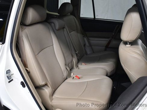 Used 2012 Toyota Highlander Limited w/ Tow Pkg image 16