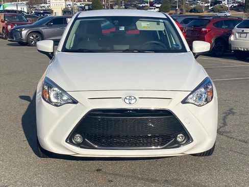 Used 2019 Toyota Yaris LE image 6