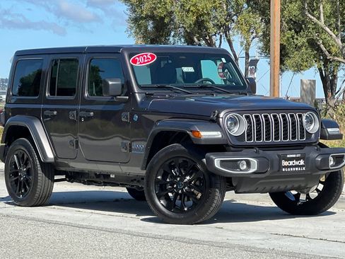 Used 2025 Jeep Wrangler Unlimited Sahara w/ Safety Group image 2