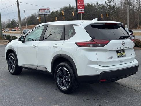 Used 2024 Nissan Rogue SV image 5