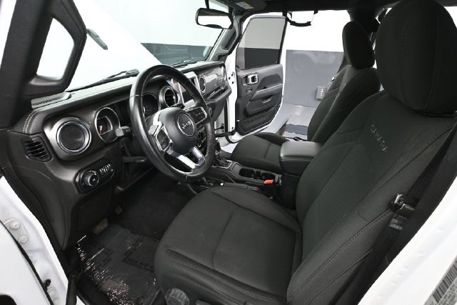 Used 2019 Jeep Wrangler Unlimited Sahara AWD/4WD image 18